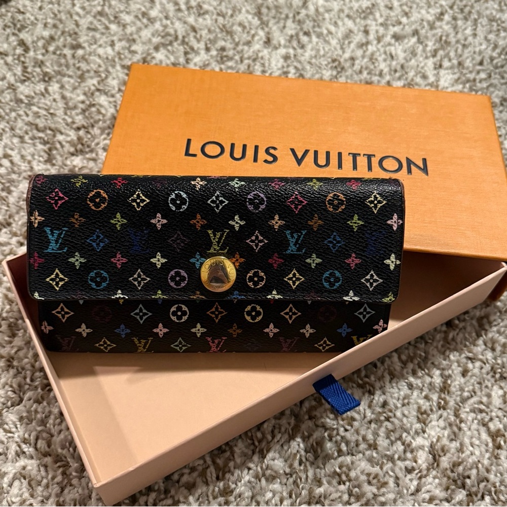 Louis Vuitton Black Wallet Luxurious Monogram Design